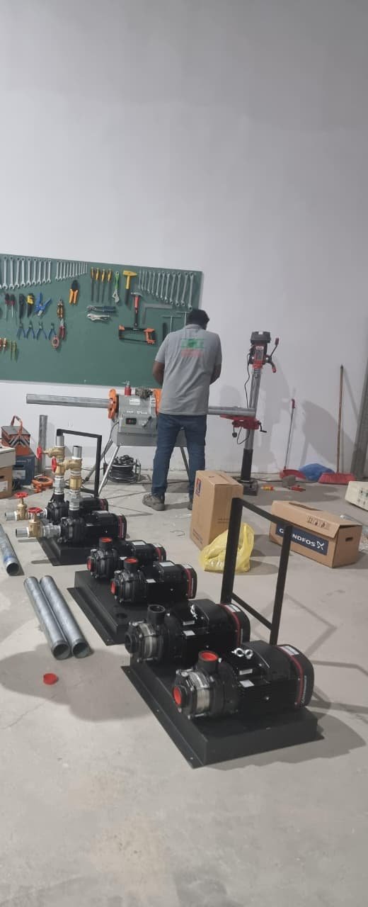 ورشة تجميع المضخات